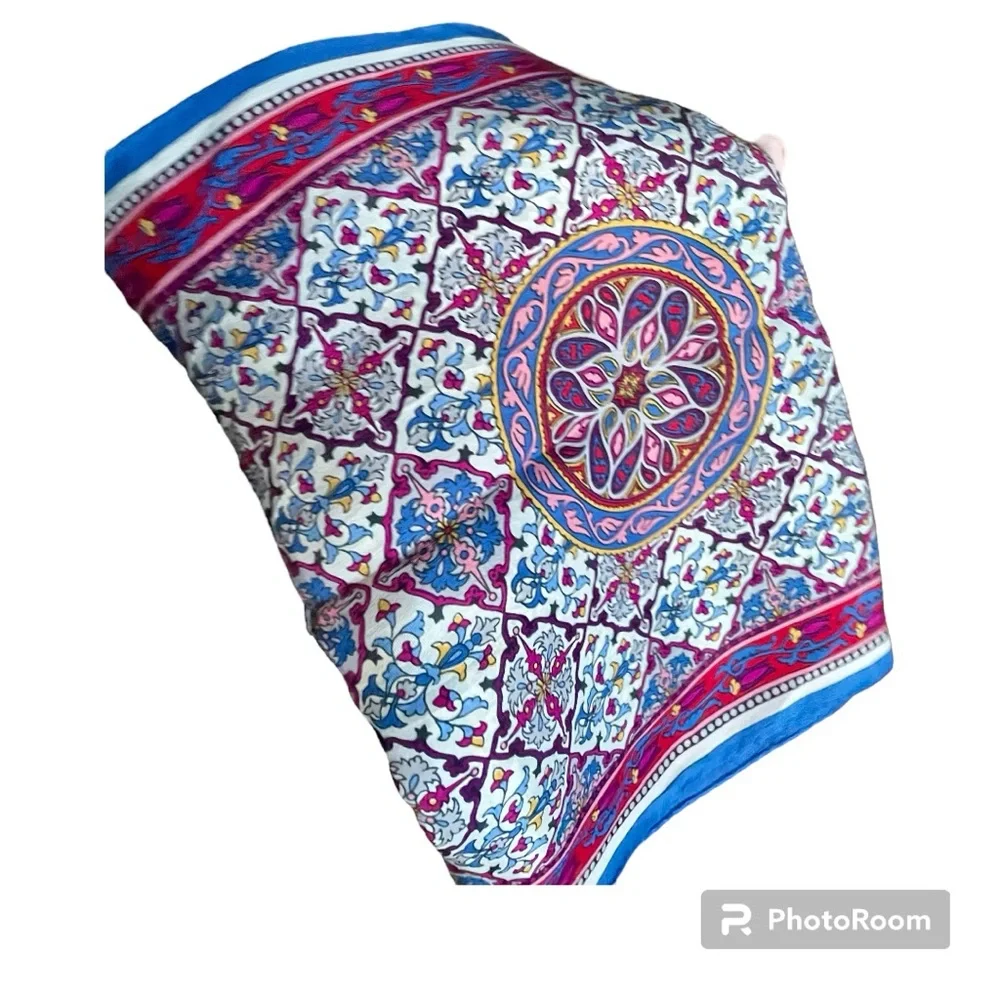 🤩 Vntg Oscar de la Renta Silk Floral Arabesque Scarf - Picture 9 of 12